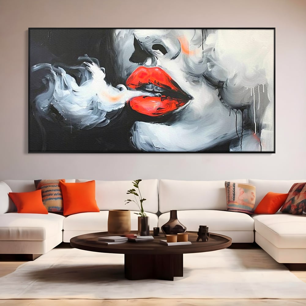 Tablou canvas cu tablou canvas cu buze rosii si fum, in rama de aluminiu negru, pe perete intr-un living